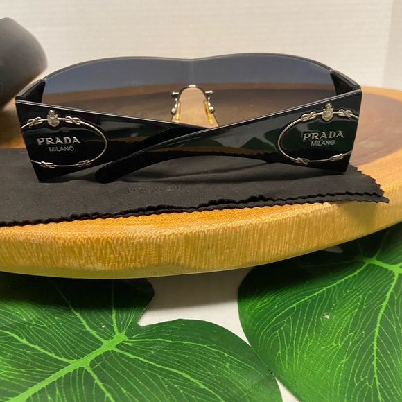 PRaDA Sunglasses Y2K Missy Elliot case & cleaning cloth - Picture 1 of 12